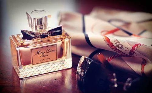 香水2在线观看,探寻香氛世界的奇幻之旅 第3张 香水2在线观看,探寻香氛世界的奇幻之旅 第3张